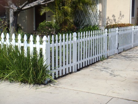 Cedar gothic style fencing whith paint